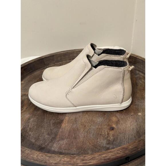 Olukai Women\'s Cream Leather Ankle Bootie Size 7 Brand New